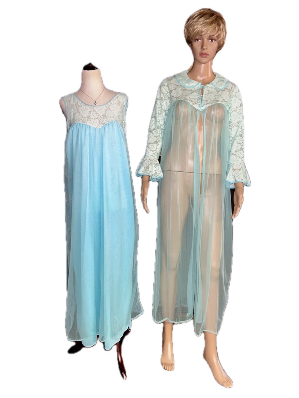 Radcliffe ~ Medium ~ 1970’s ~ Blue W/White Floral Lace ~ Robe & Nightgown Set